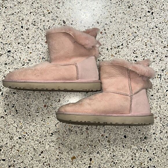 UGG Australia pink Bailey Bow boots 9 - Picture 2 of 7